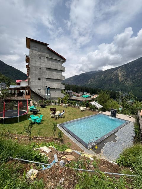 Swimming pool