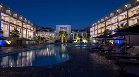 Property building, Night, Pool view, Swimming pool, sunbed