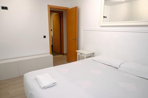 Bed, Photo of the whole room, Bedroom, towels, wardrobe