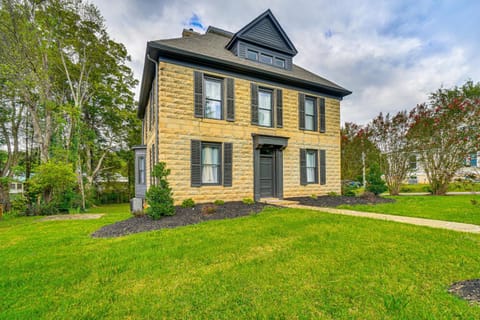 Spacious Athens Home about 1 Mi to Downtown! House in Tennessee