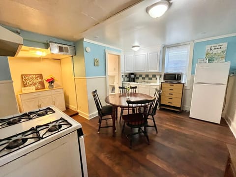 Kitchen or kitchenette, Dining area, Communal kitchen, kitchen