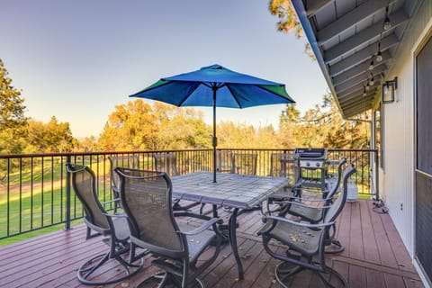 Groveland Home with Deck 2 Mi to Pine Mountain Lake House in Groveland