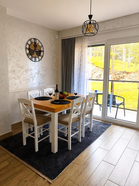 Seating area, Dining area
