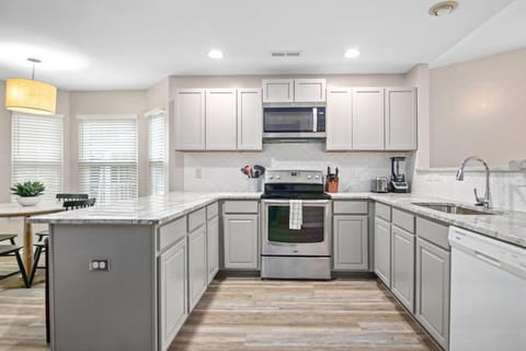 Suite Carolina House in Mount Pleasant