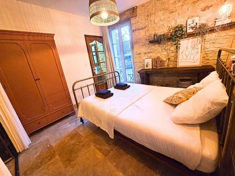 Riverside flat between Isle sur la Sorgue & Gordes Apartment in Fontaine-de-Vaucluse