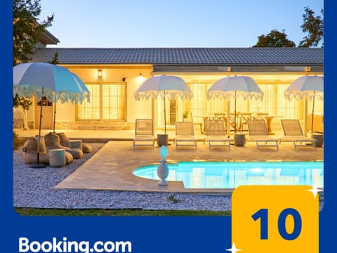 Day, Pool view, Swimming pool, sunbed