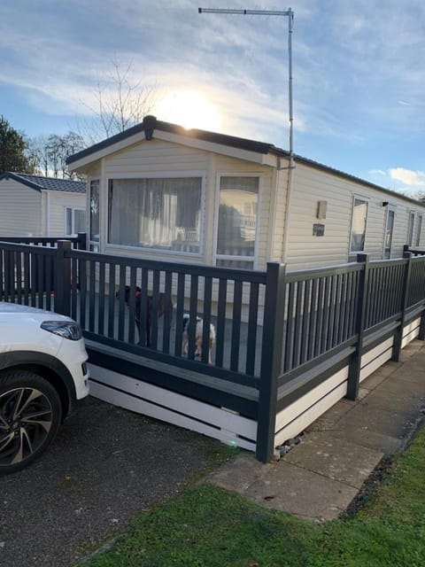 Foxglove Fourteen Campground/ 
RV Resort in East Dorset District