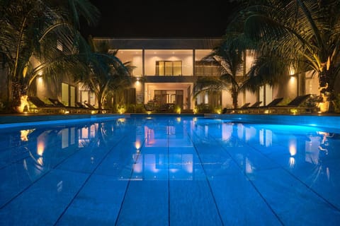Night, Pool view, Swimming pool, sunbed