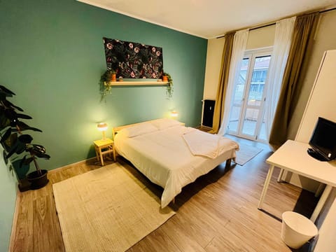 Bed, TV and multimedia, Photo of the whole room, Evening entertainment, Bedroom