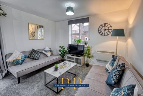 Bed, TV and multimedia, Living room, Decorative detail, Seating area