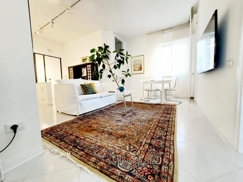 Communal lounge/ TV room, TV and multimedia, Living room, Photo of the whole room, Seating area