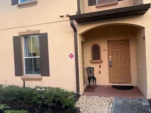 Vashay's Lovely vacation pad at Disney House in Four Corners