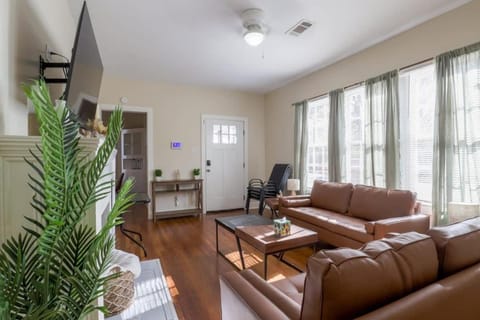 Backyard Beauty Bungalow in Jackson House in Flowood