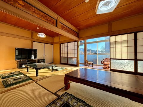 Communal lounge/ TV room, TV and multimedia, Living room, Seating area, Evening entertainment, Meeting/conference room