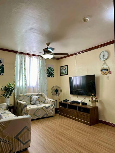 Living room, Seating area, Evening entertainment