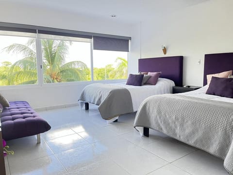 Bed, TV and multimedia, Photo of the whole room, Seating area, Bedroom, air conditioner