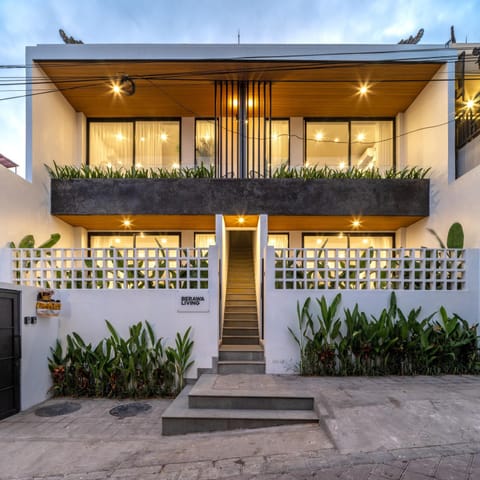 Property building, Facade/entrance