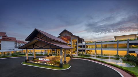 Property building, Facade/entrance, Day, Sunrise, Sunset, Parking