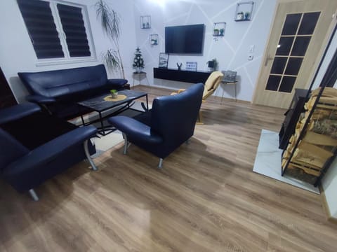 Communal lounge/ TV room, TV and multimedia, Living room, Seating area