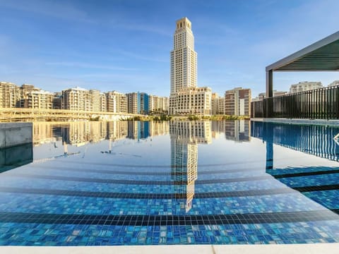 Property building, Day, Swimming pool
