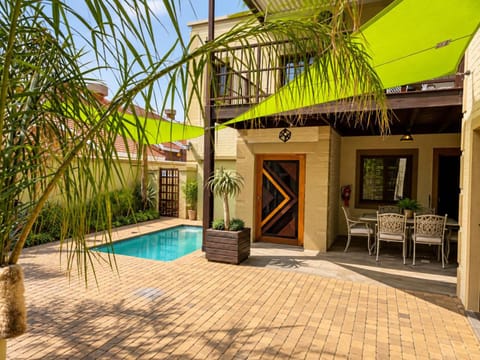 Facade/entrance, Swimming pool