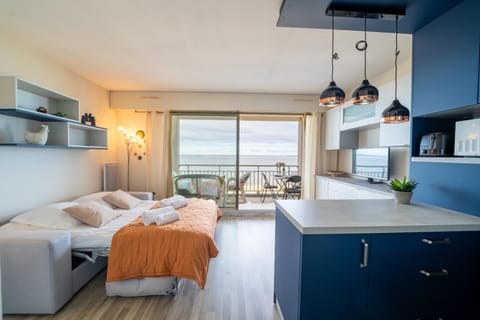 Bed, Living room, Seating area