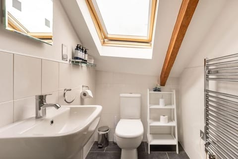 Duke House - Top Floor Apartment - 1 bedroom apartment with Hot Tub Apartment in Padstow