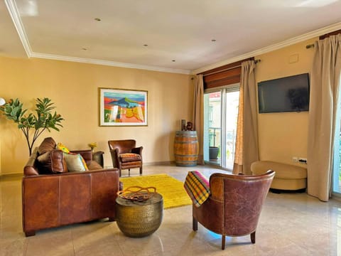 Communal lounge/ TV room, Living room