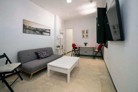 TV and multimedia, Living room, Seating area, Dining area