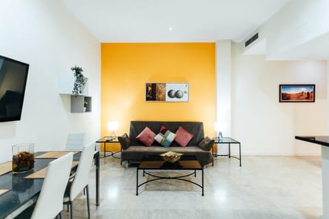 TV and multimedia, Living room, Seating area, Dining area, air conditioner