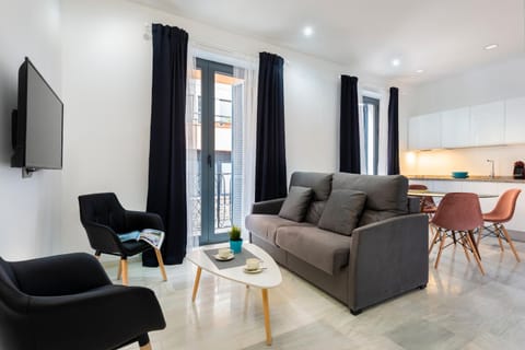 TV and multimedia, Kitchen or kitchenette, Living room, Seating area, Dining area
