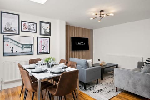 Living room, Dining area, internet