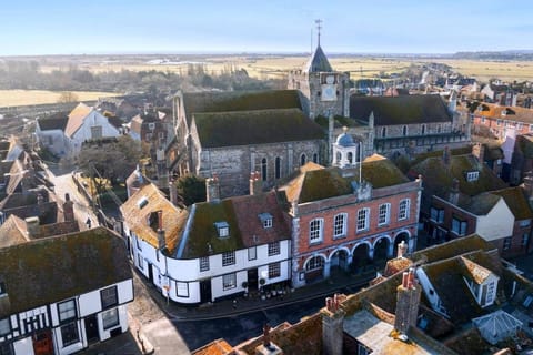 Property building, Nearby landmark, Neighbourhood, Bird's eye view, City view, Landmark view, Location