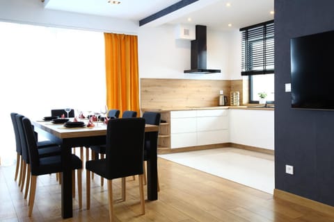 TV and multimedia, Kitchen or kitchenette, Living room, Seating area, Dining area, minibar