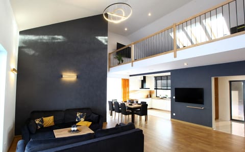 Communal lounge/ TV room, TV and multimedia, Kitchen or kitchenette, Living room, Seating area