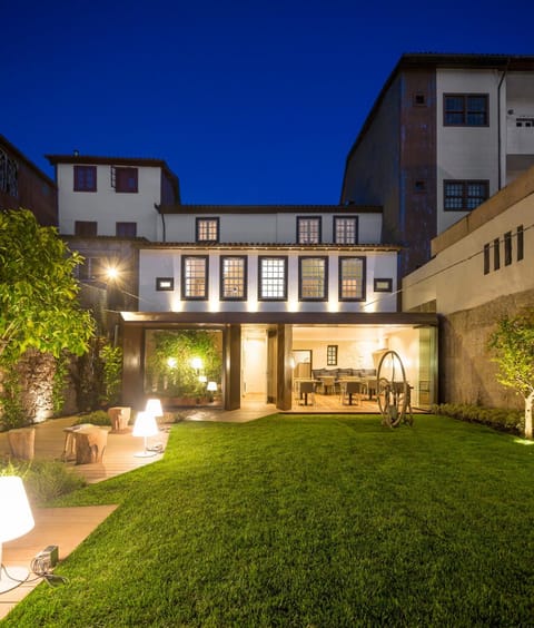 Property building, Off site, Garden, Seating area, Garden view