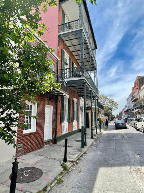 Neighbourhood, Street view, Location