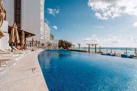 Swimming pool, Swimming pool
