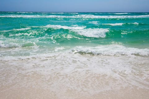 Laguna Peach: 3BA 2BA retreat for 10! Explore nearby beaches & activities House in Laguna Beach