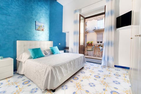 Property building, Bed, Bedroom