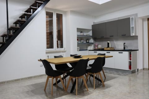 Dining area, kitchen