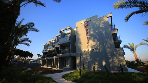 Property building, Facade/entrance, Garden view, Street view