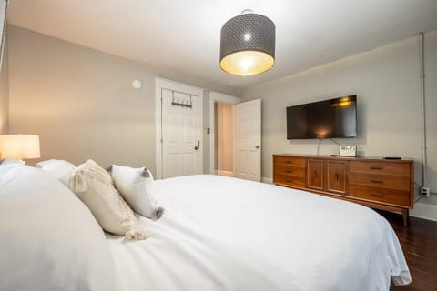 5 Min Fountain Square - Cozy Bates-Hendricks Home House in Indianapolis