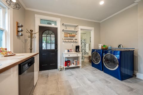 5 Min Fountain Square - Cozy Bates-Hendricks Home House in Indianapolis