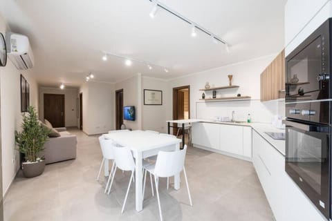 Living room, Seating area, dishwasher, microwave, minibar, oven, pet friendly, air conditioner