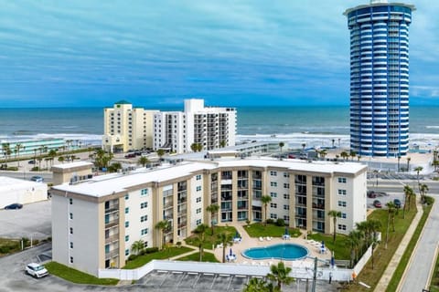 Kings Oasis Oceanview Pool BBQ Grill Apartment in South Daytona
