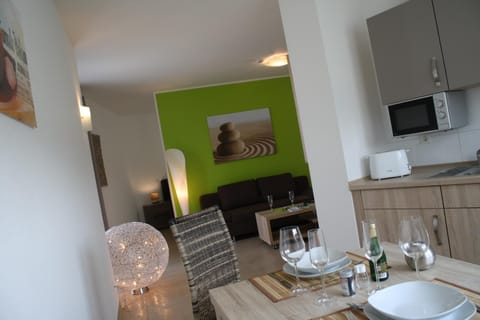 Kitchen or kitchenette, Photo of the whole room, Dining area