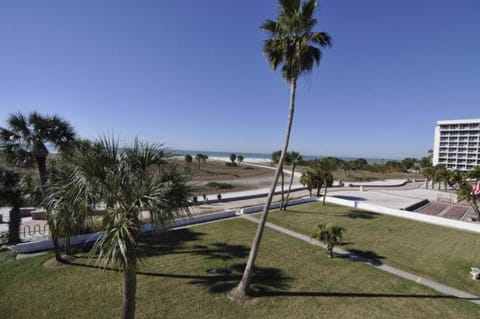 Treasure Island Beach Club 727-360-7096 Apartment hotel in Treasure Island