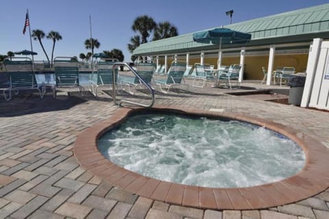 Treasure Island Beach Club 727-360-7096 Apartment hotel in Treasure Island