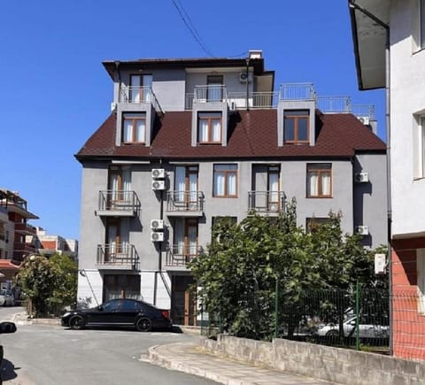 Property building, Day, Neighbourhood, Street view